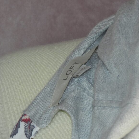 Womens Grey Floral Sweater Loft Size M - Picture 6 of 7